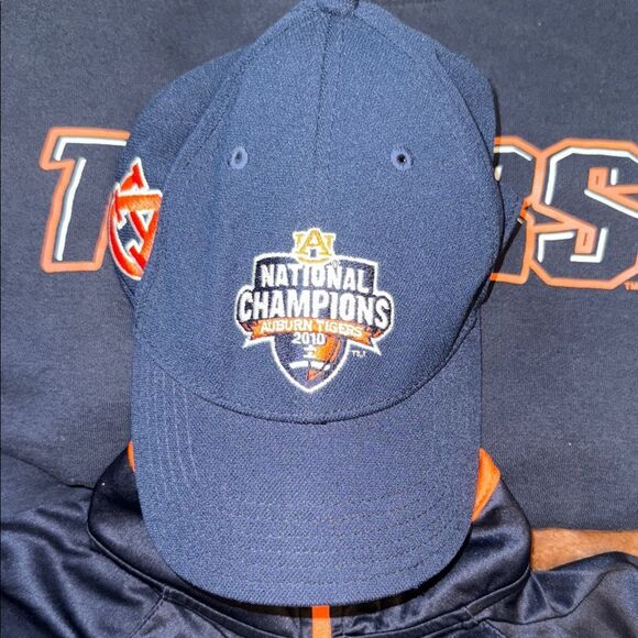 Champion Navy Blue Crewneck Sweater - Picture 3 of 16